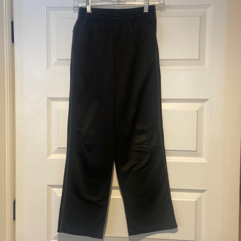 Boys Jordan sweatpants size M, no tears or holes